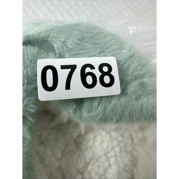Auden Women's 0768 M/L 8-12 Faux Fur Slipper Socks Mint Green Gripper Bottom NWT - Picture 10 of 10